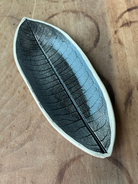 Leaf Pottery - Common Milkweed Dish (l)
