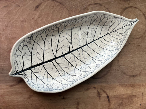 Leaf Pottery - Pokeweed Dish (lg)