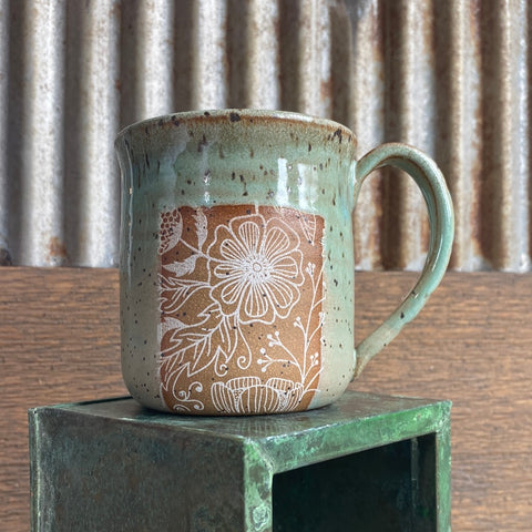 Mug with floral pattern (C31)
