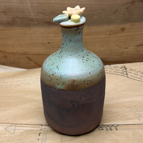 Bud Vase with Flower Stopper (FL22)