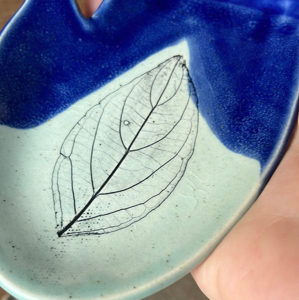 Hand Dish with Native Leaf impression (FL41)