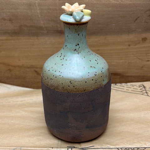 Bud Vase with Flower Stopper (FL22)