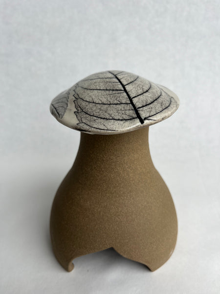 Mushroom Garden House - Bee Balm leaf impression (Q07)