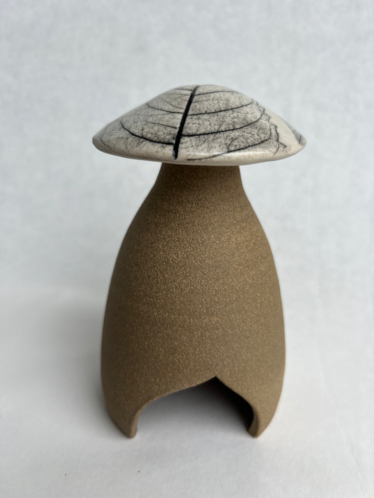 Mushroom Garden House - Bee Balm leaf impression (Q14)